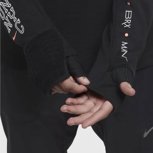 NIKE Men’s Run NYC Dri-FIT black Long Sleeve Thumbholes|Zip Pocket|Reflective| M - Picture 5 of 16